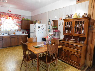 303 A St, Myrtle Point, OR 97458 - photo 7