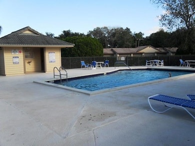 9440 Meadowood Dr unit 205, Fort Pierce, FL 34951 - photo 3