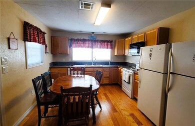 Eat-in kitchen