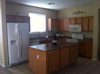 Open Kitchen w/Island