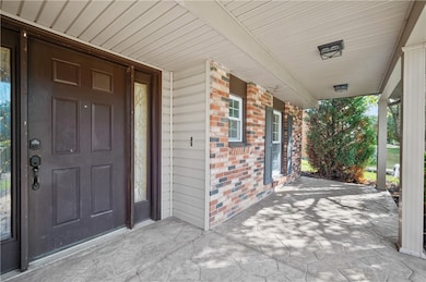 174 N Jamestown Rd, Coraopolis, PA 15108 - photo 2