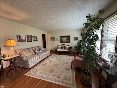 1441 Boxwood Dr, Chesapeake, VA 23323 - photo 4