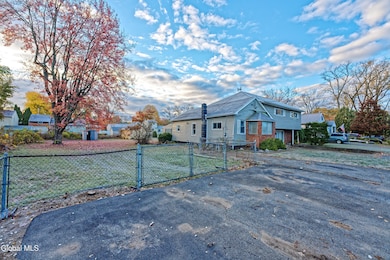 318 Chiswell Rd, Schenectady, NY 12304 - photo 4