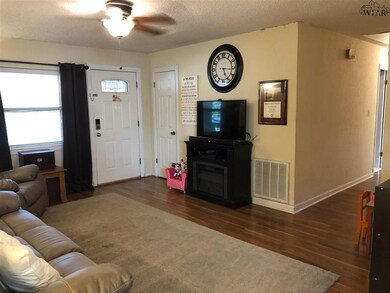1323 Montgomery St, Wichita Falls, TX 76302 - photo 3