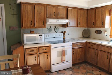 634 Box Factory Rd, Summit Point, WV 25446 - photo 7