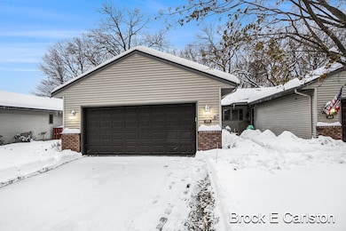 1231 Creekview Dr, Muskegon, MI 49441 - photo 5