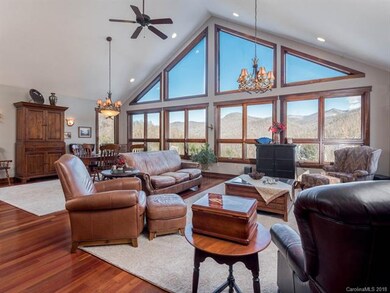 Open great room oriented toward the horizon