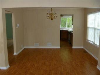 932 Cortney Dr, Carpentersville, IL 60110 - photo 4