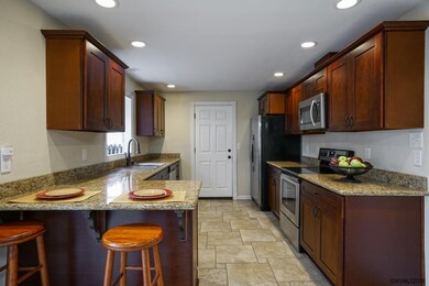 2940 Island View Dr NE, Salem, OR 97303 - photo 2