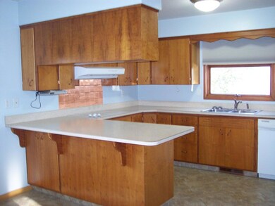 2108 2nd Ave East 013<|><|>