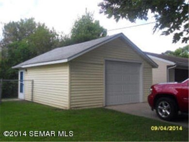 906 8th St SE, Austin, MN 55912 - photo 2