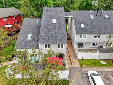 49 Meadow Pond Dr unit B, Leominster, MA 01453 - photo 2