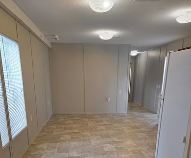 115 SE Willow Way St, Topeka, KS 66609 - photo 2