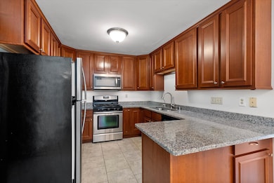 920 Oakwood Ln unit B, Brookfield, WI 53045 - photo 7