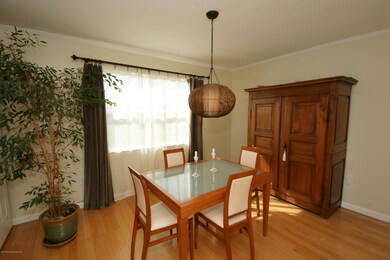 8-Dining Room-27 Galloping Brook Dr.jpg