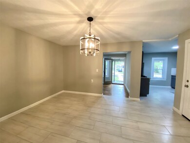 105 Oxford St, Tomball, TX 77375 - photo 3