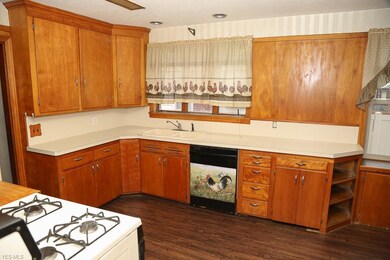 2nd view of kitchen, plenty of cabinets!