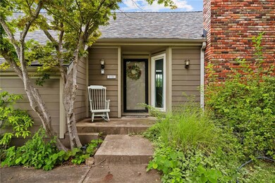 8652 Greenway Ln, Lenexa, KS 66215 - photo 2