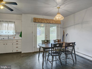 81 Laurel Ave, Chambersburg, PA 17201 - photo 7