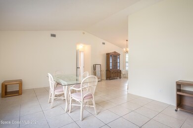 5585 Hemsing St-14