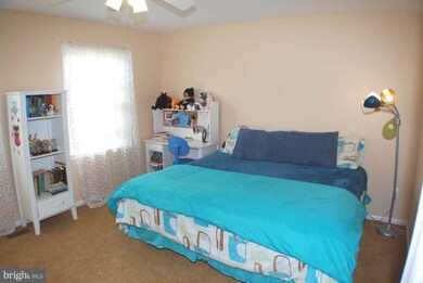 2552 Huntington Dr, Herndon, VA 20171 - photo 4