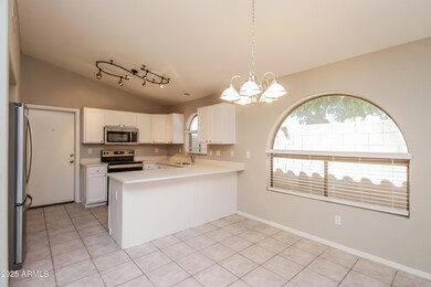005-photo-dining-room-8212450