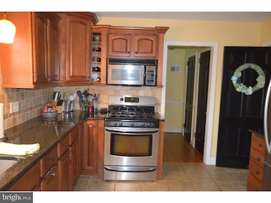 2708 Orchard Ln, Reading, PA 19606 - photo 4