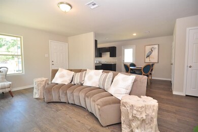 3212 Moore Ave, Bay City, TX 77414 - photo 6