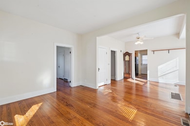 403 S Webster St, Le Grand, IA 50142 - photo 4