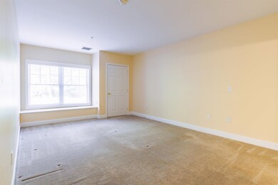 65 Hawthorne Dr unit 114, Bedford, NH 03110 - photo 5