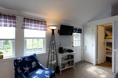 Living Area toward Rd.