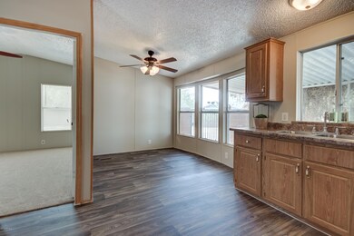 2731 W Cody St-8