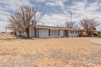 908 Zephyr, Plainview, TX 79072 - photo 2