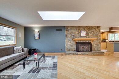 9008 Spring Ave, Lanham, MD 20706 - photo 5