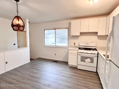 1310 Mark Twain Dr, Lansing, MI 48911 - photo 5