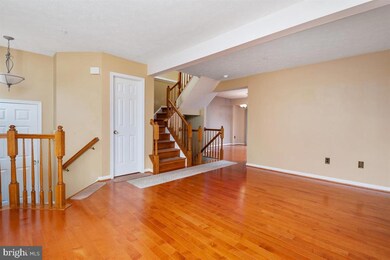 8506 Pine Meadows Dr, Odenton, MD 21113 - photo 3