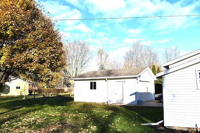 240 3rd St, Breckenridge, MI 48615 - photo 5