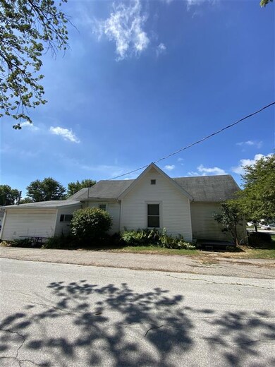 942 N Wayne St, Warren, IN 46792 - photo 4