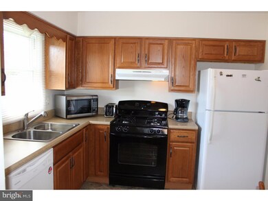 438 Parkview Dr, Mount Holly, NJ 08060 - photo 6