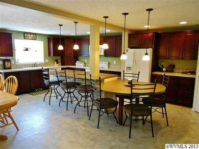 Room for multiple chefs and tons of guests!