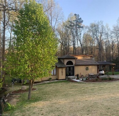 2411 Shelia Dr, Greensboro, NC 27406 - photo 3