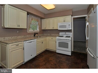 1802 Dutchmans Cir, Harleysville, PA 19438 - photo 5