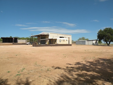 1211 Fort McKavitt St, Mason, TX 76856 - photo 7