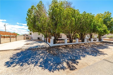 View of front of house featuring a fenced front ya