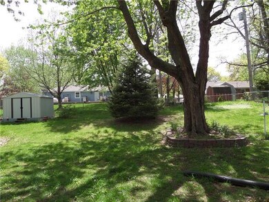 Huge Fenced Back Yard-Nice & Shaded