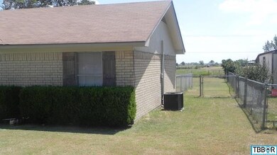 837 W 3rd St, Eddy, TX 76524 - photo 2