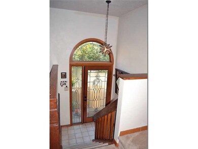 Entry/Foyer.