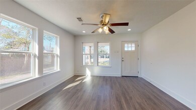 612 Apache St, Houston, TX 77022 - photo 7