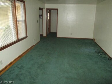MAIN HOUSE LIVING ROOM PIC #2