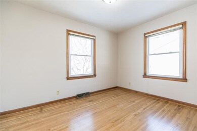 2262 C St SW, Cedar Rapids, IA 52404 - photo 2